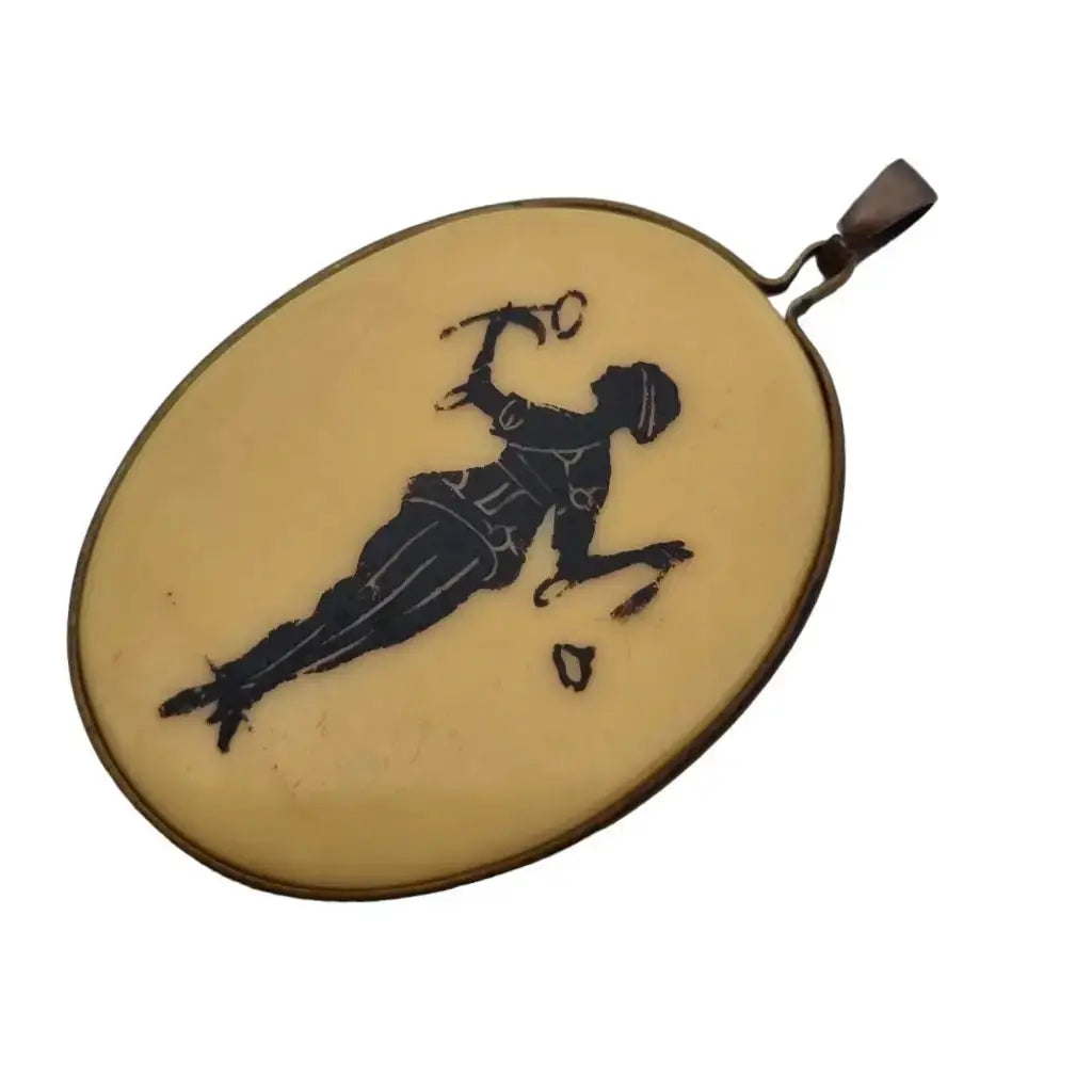 Colgante de celuloide art decó escena mujer años 20. LaBizarreSusu