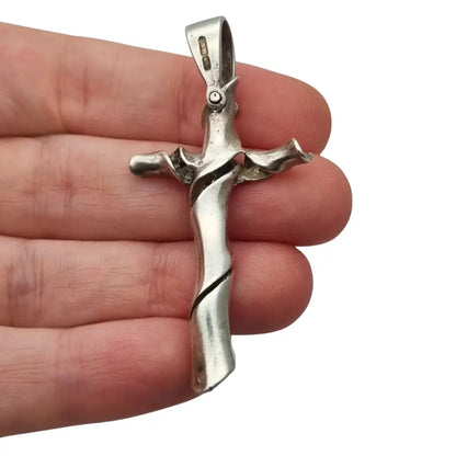Colgante cruz vintage en plata diseño retorcido pieza singular de colección