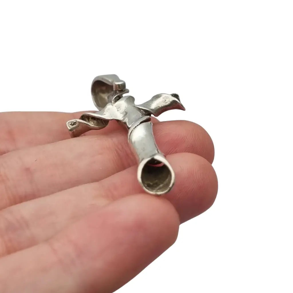 Colgante cruz vintage en plata diseño retorcido pieza singular de colección