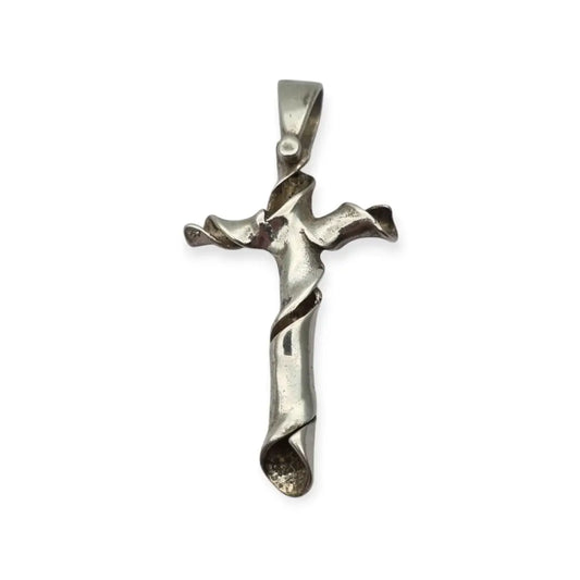 Colgante cruz vintage en plata diseño retorcido pieza singular de colección