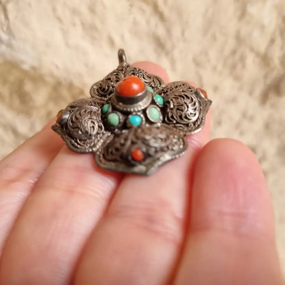 Colgante de coral. Filigrana plata colgante coral turquesa. Circa 1970.