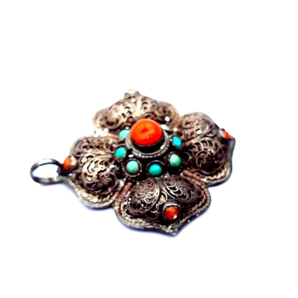 Colgante de coral. Filigrana plata colgante coral turquesa. Circa 1970.