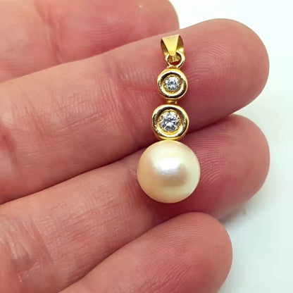 Colgante de oro con diamantes y perlas amarillo 18k joyas brillantes