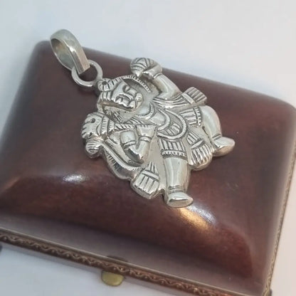 Colgante de diosa hindú colgante plata años 70. Pin. Joyería vintage.