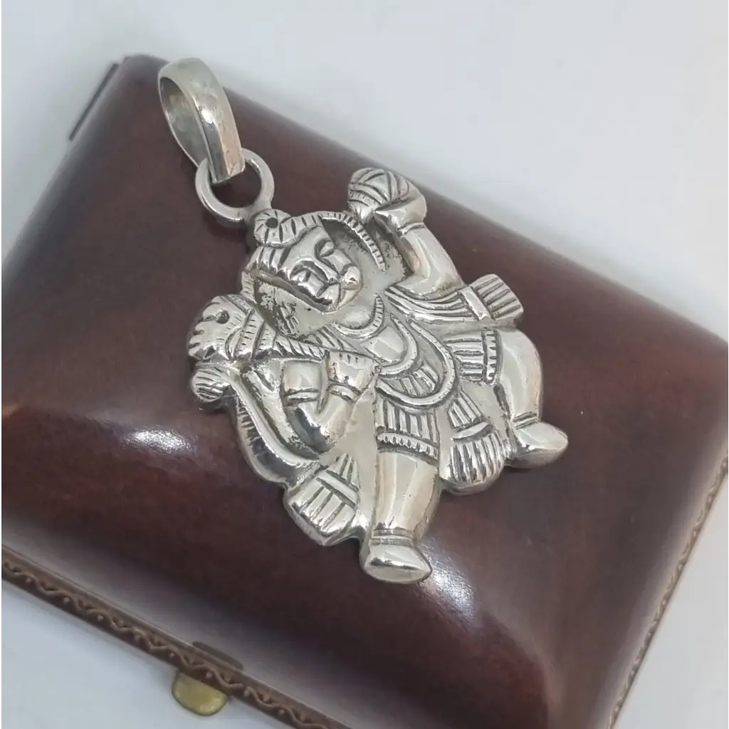 Colgante de diosa hindú colgante plata años 70. Pin. Joyería vintage.