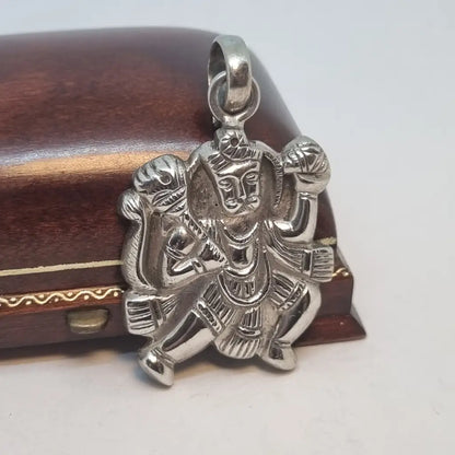 Colgante de diosa hindú colgante plata años 70. Pin. Joyería vintage.