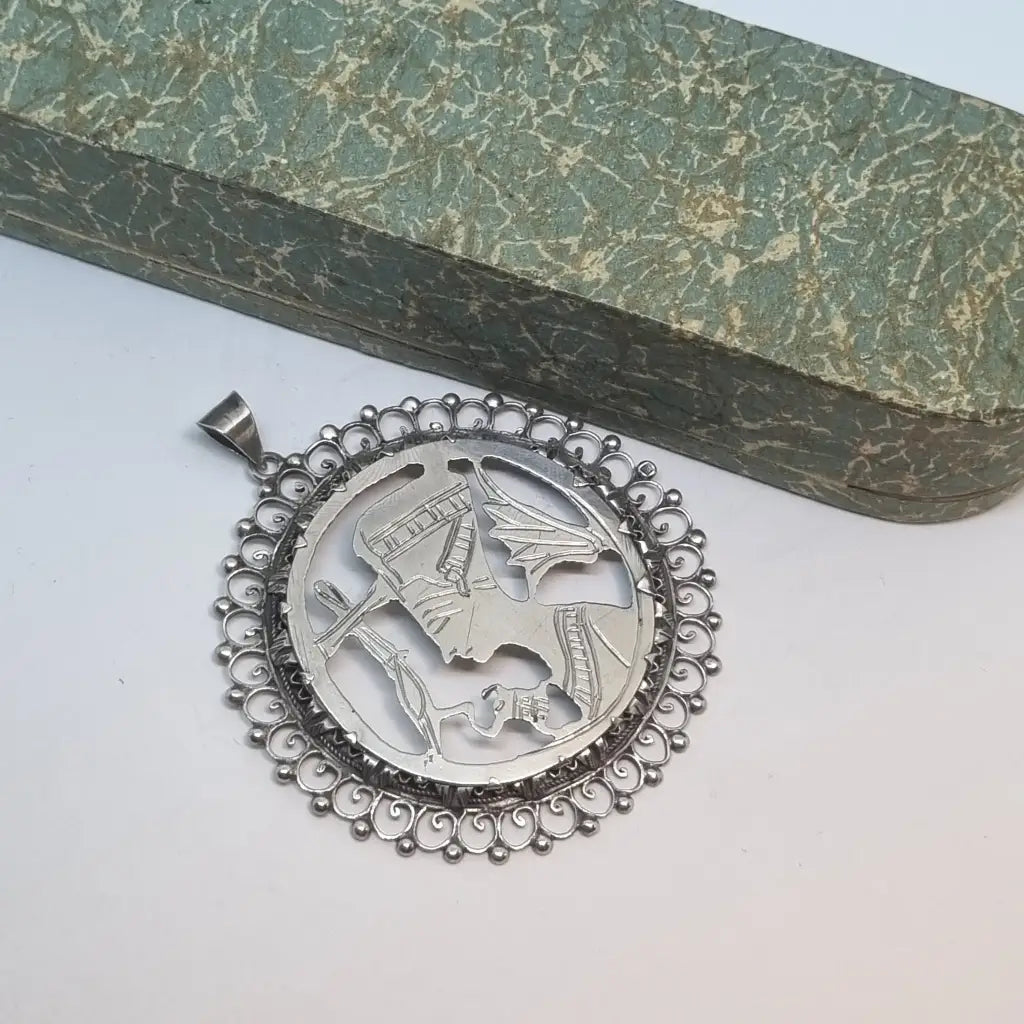 Colgante egipcio de plata colgante faraón años 70. Pin.