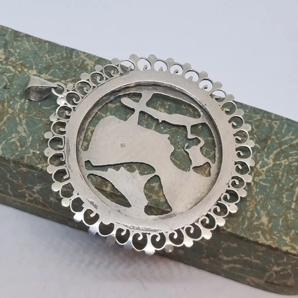 Colgante egipcio de plata colgante faraón años 70. Pin.