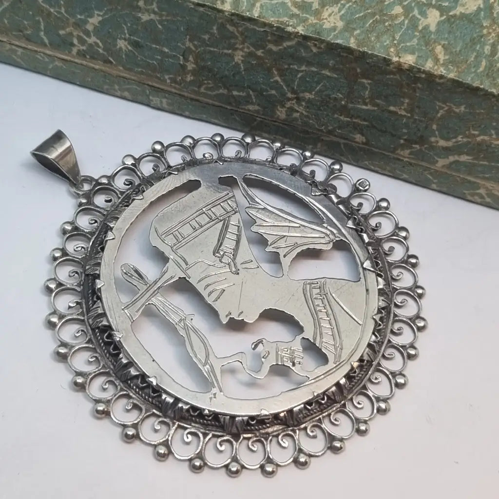 Colgante egipcio de plata colgante faraón años 70. Pin.