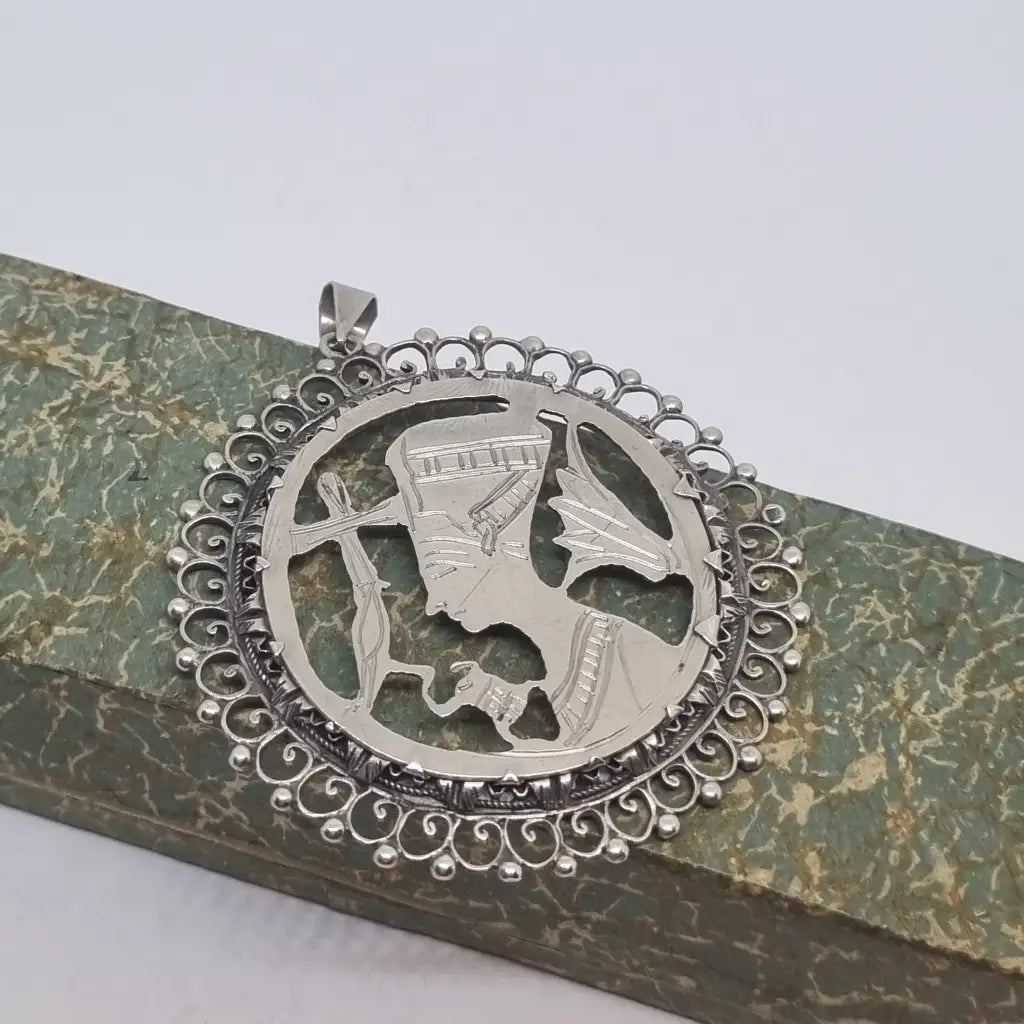 Colgante egipcio de plata colgante faraón años 70. Pin.