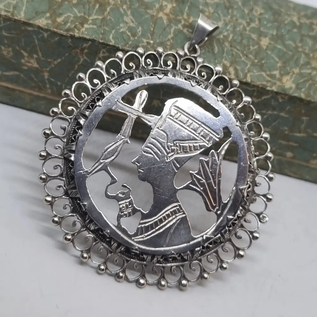 Colgante egipcio de plata colgante faraón años 70. Pin.