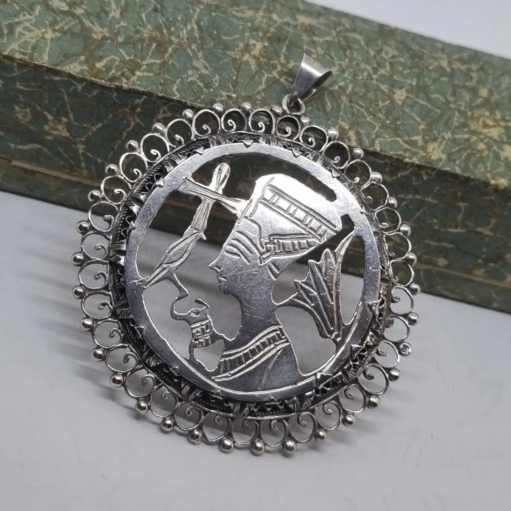Colgante egipcio de plata colgante faraón años 70. Pin.