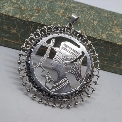 Colgante egipcio de plata colgante faraón años 70. Pin.