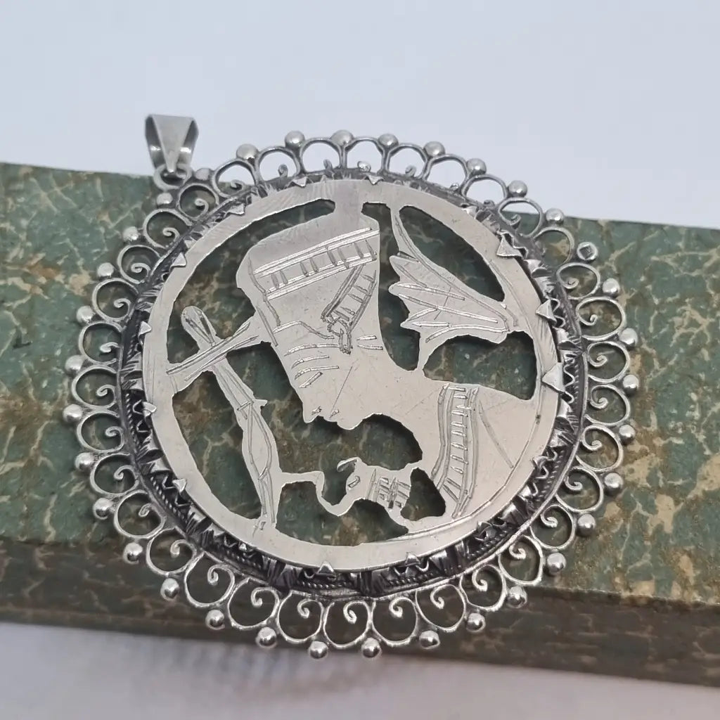 Colgante egipcio de plata colgante faraón años 70. Pin.