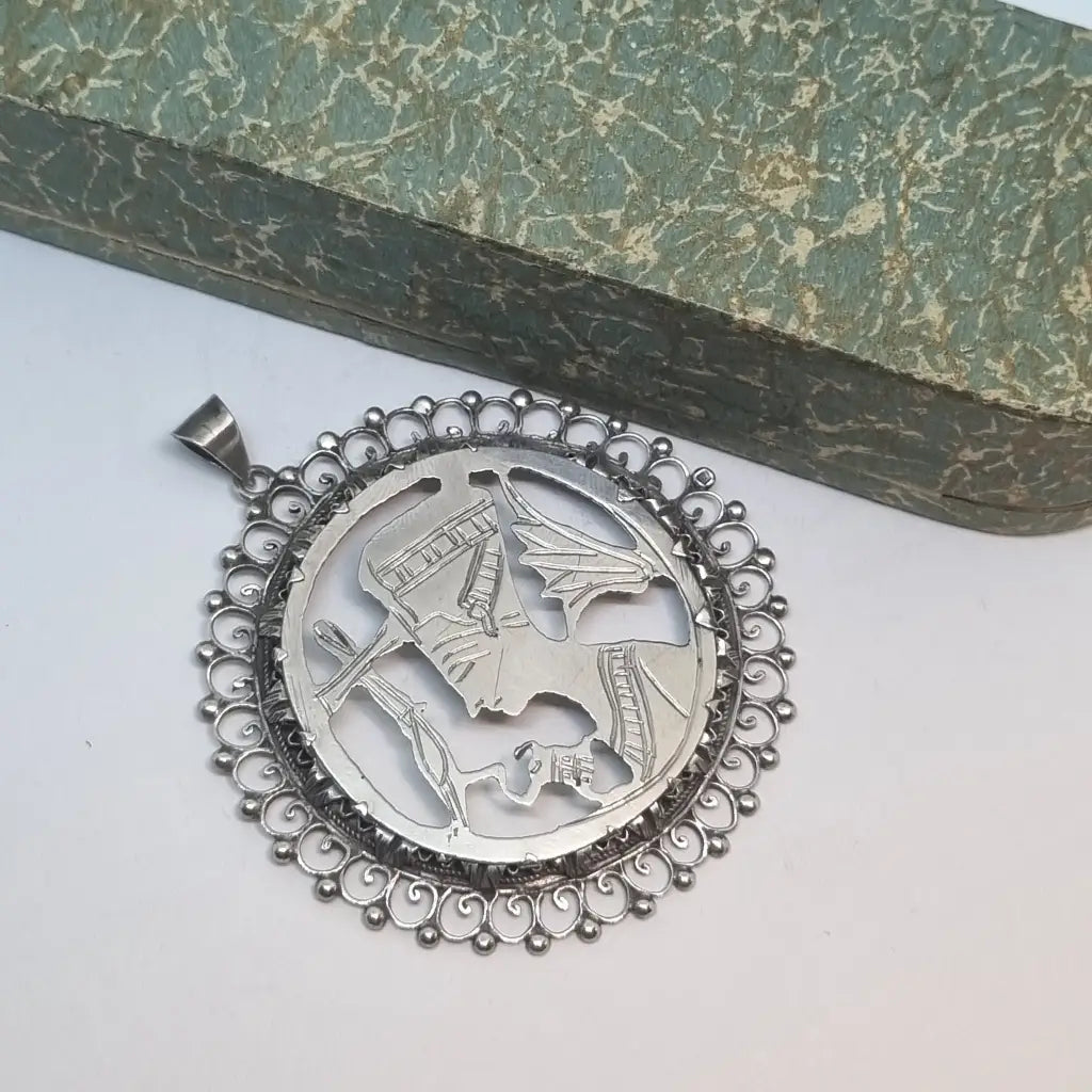 Colgante egipcio de plata colgante faraón años 70. Pin.