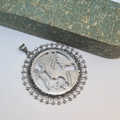 Colgante egipcio de plata colgante faraón años 70. Pin.