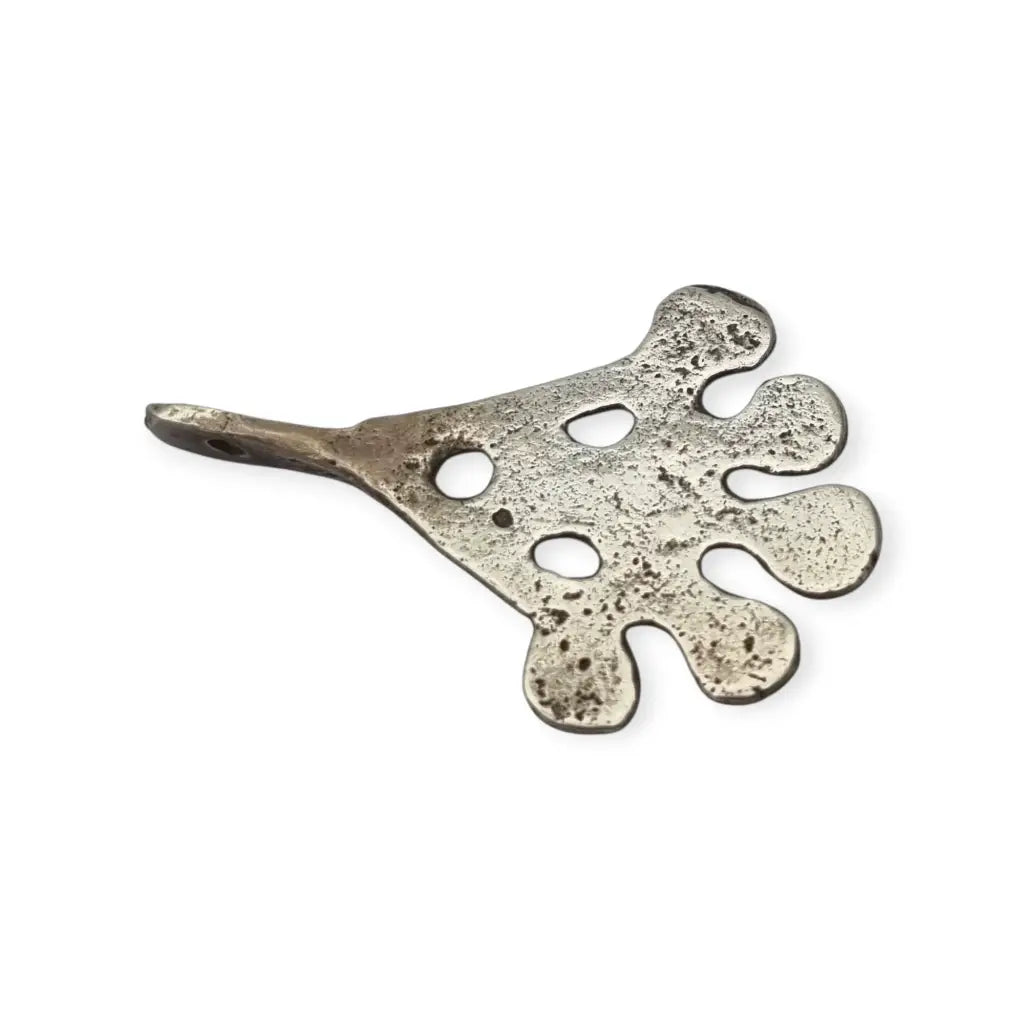 Colgante étnico antiguo en plata con diseño calado y grabado geométrico Dije