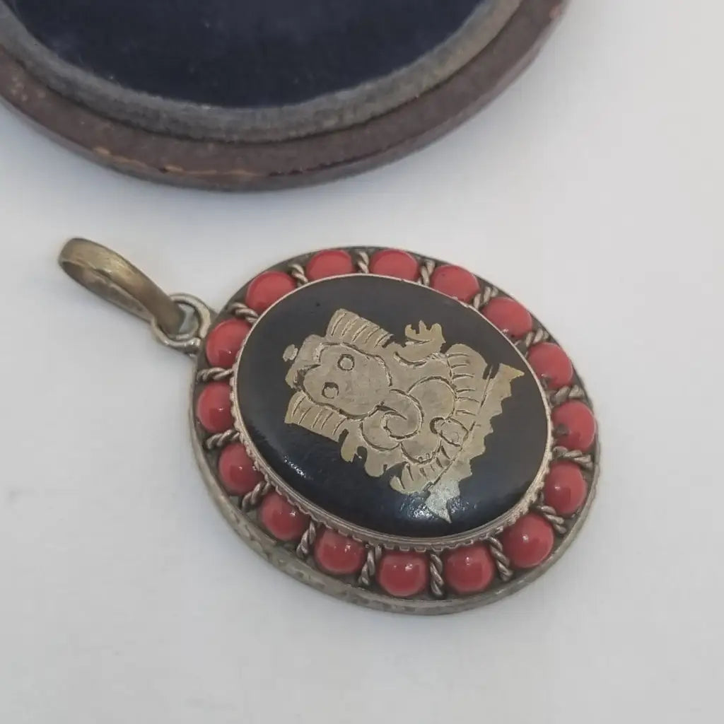 Colgante étnico de elefante la suerte. Joyería vintage. Cultura