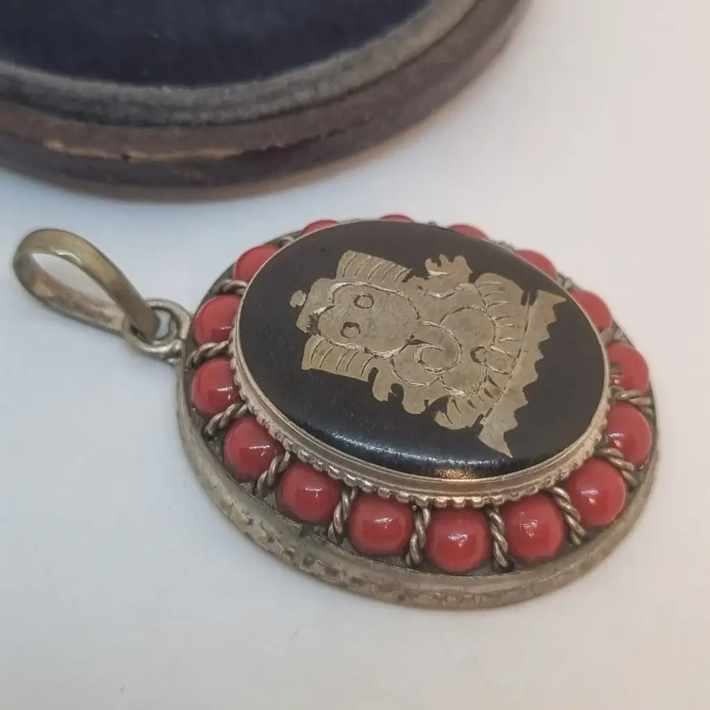 Colgante étnico de elefante la suerte. Joyería vintage. Cultura