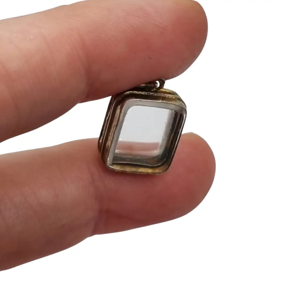 Colgante guardapelo antiguo rectangular doble cristal latón dorado siglo xix–xx.