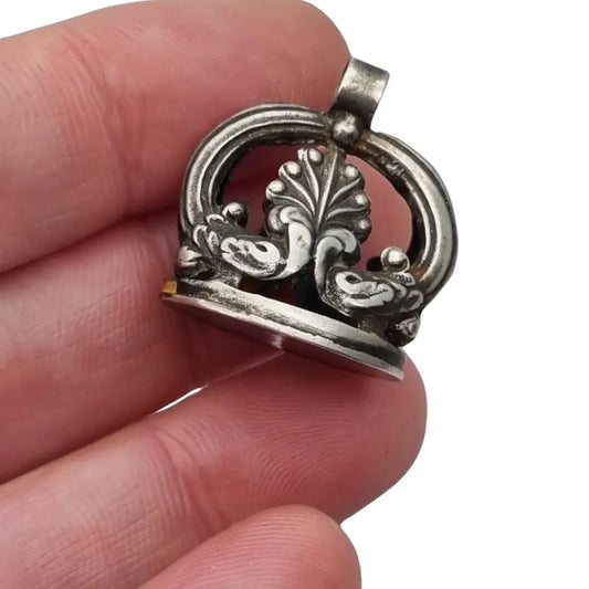 Colgante de plata corona para sellar estilo Biedermeier joyería vintage