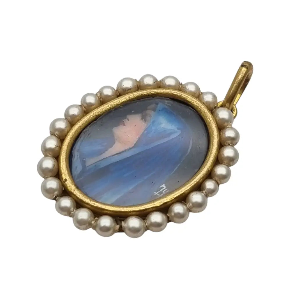 Colgante religioso con una Virgen azul pintada y firmada marco dorado