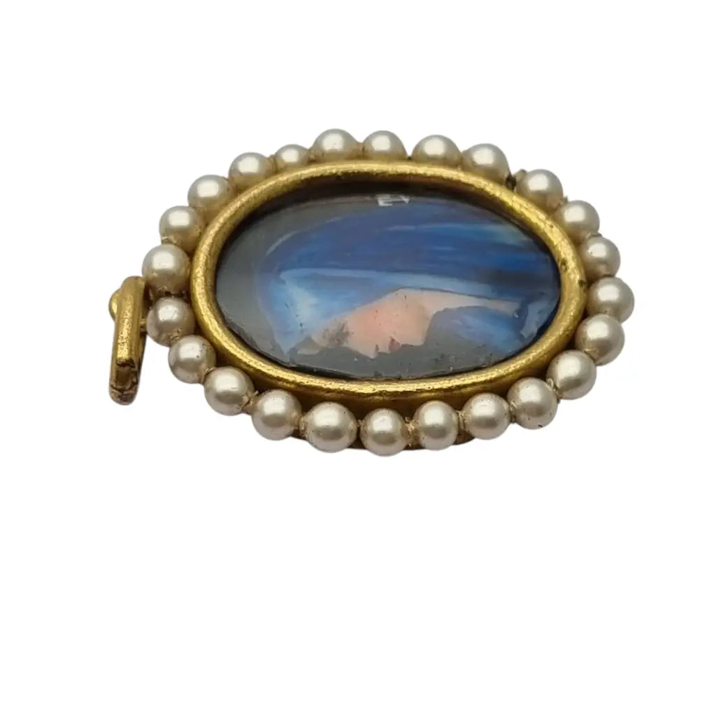 Colgante religioso con una Virgen azul pintada y firmada marco dorado