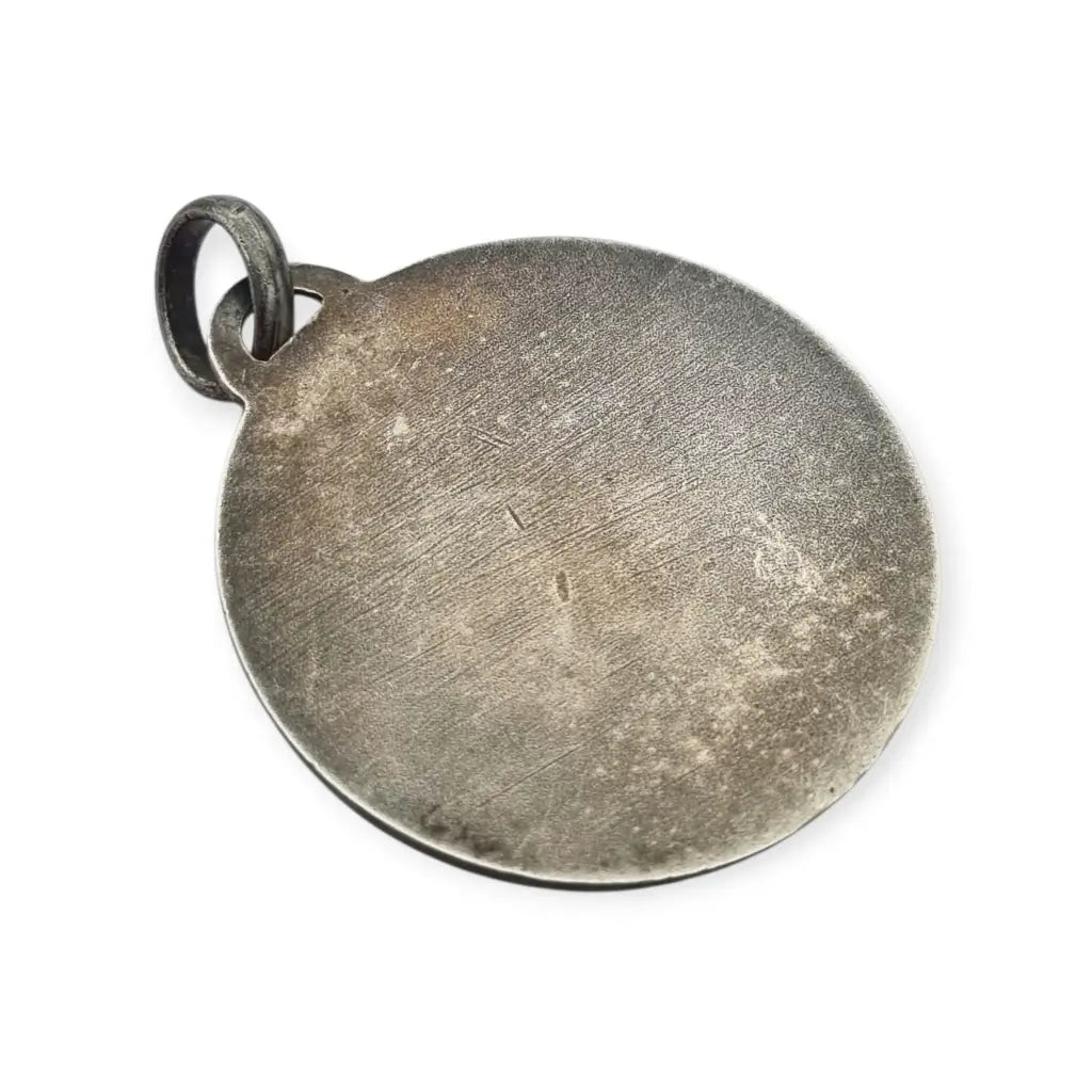 Colgante tipo medalla con perfil femenino inspiración grecorromana metal tono