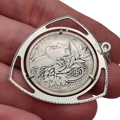 Colgante Victoria de plata 800 joyeria italiana vintage estilo modernista.