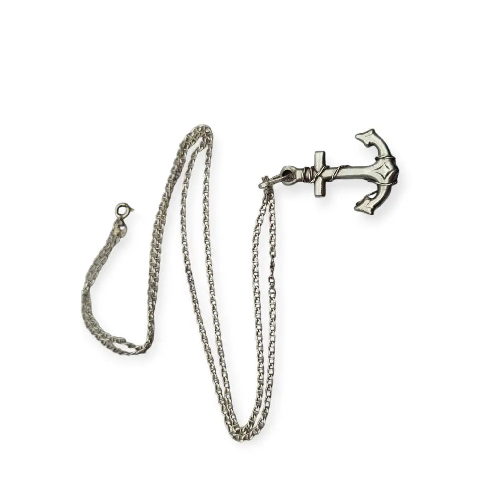 Colgante vintage de ancla plata con cadena estilo náutico circa 1970-80.