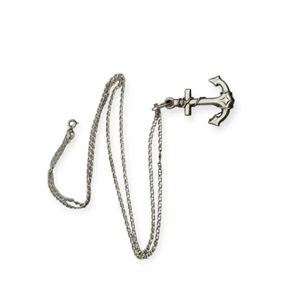 Colgante vintage de ancla plata con cadena estilo náutico circa 1970-80.