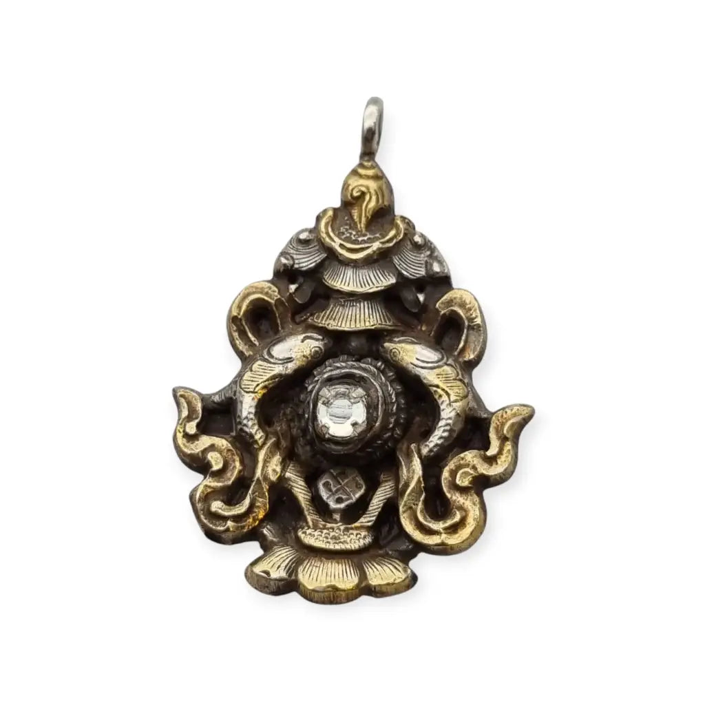 Colgante vintage de plata con baño dorado y símbolo tibetano piedra blanca