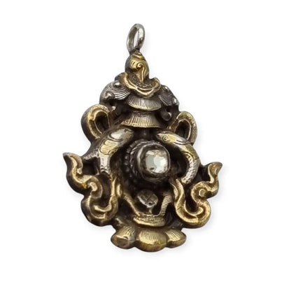 Colgante vintage de plata con baño dorado y símbolo tibetano piedra blanca