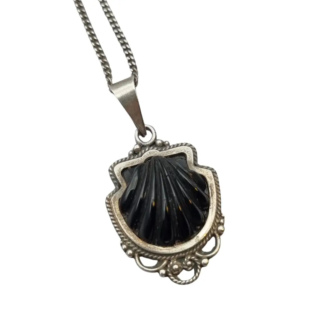 Colgante vintage de vieira jacobea en piedra negra y plata 925 Camino