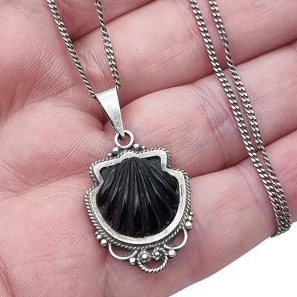 Colgante vintage de vieira jacobea en piedra negra y plata 925 Camino