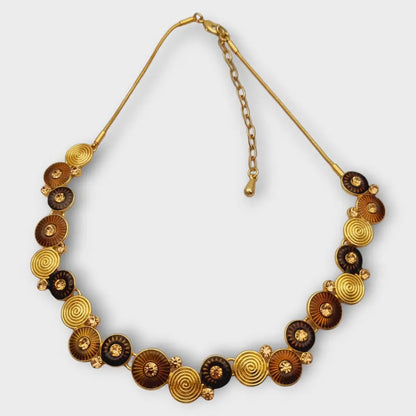 Collar dorado con esmalte y pedrería para mujer gargantilla en tonos marrones