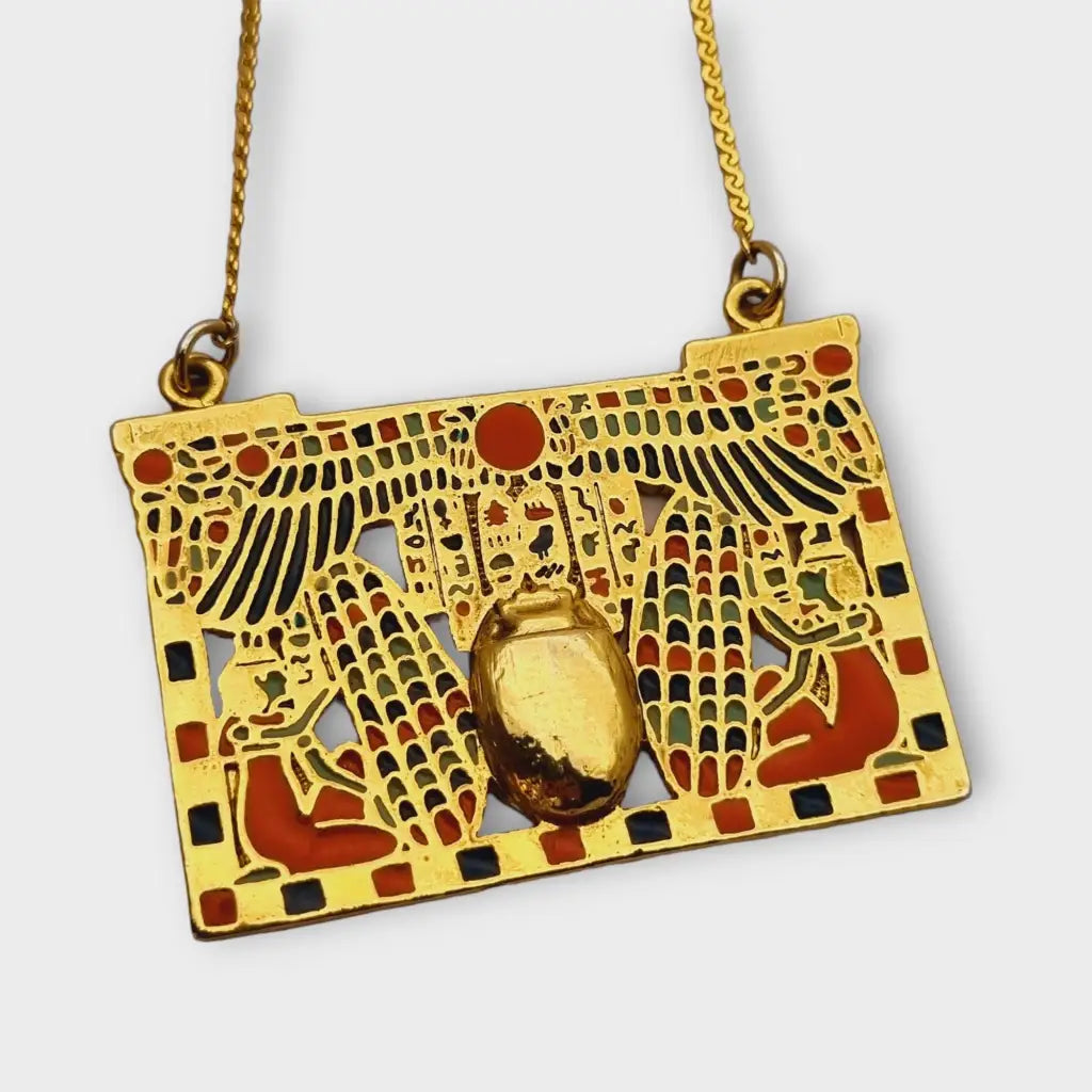 Collar dorado de joyería estilo renacimiento egipcio con placa esmaltada