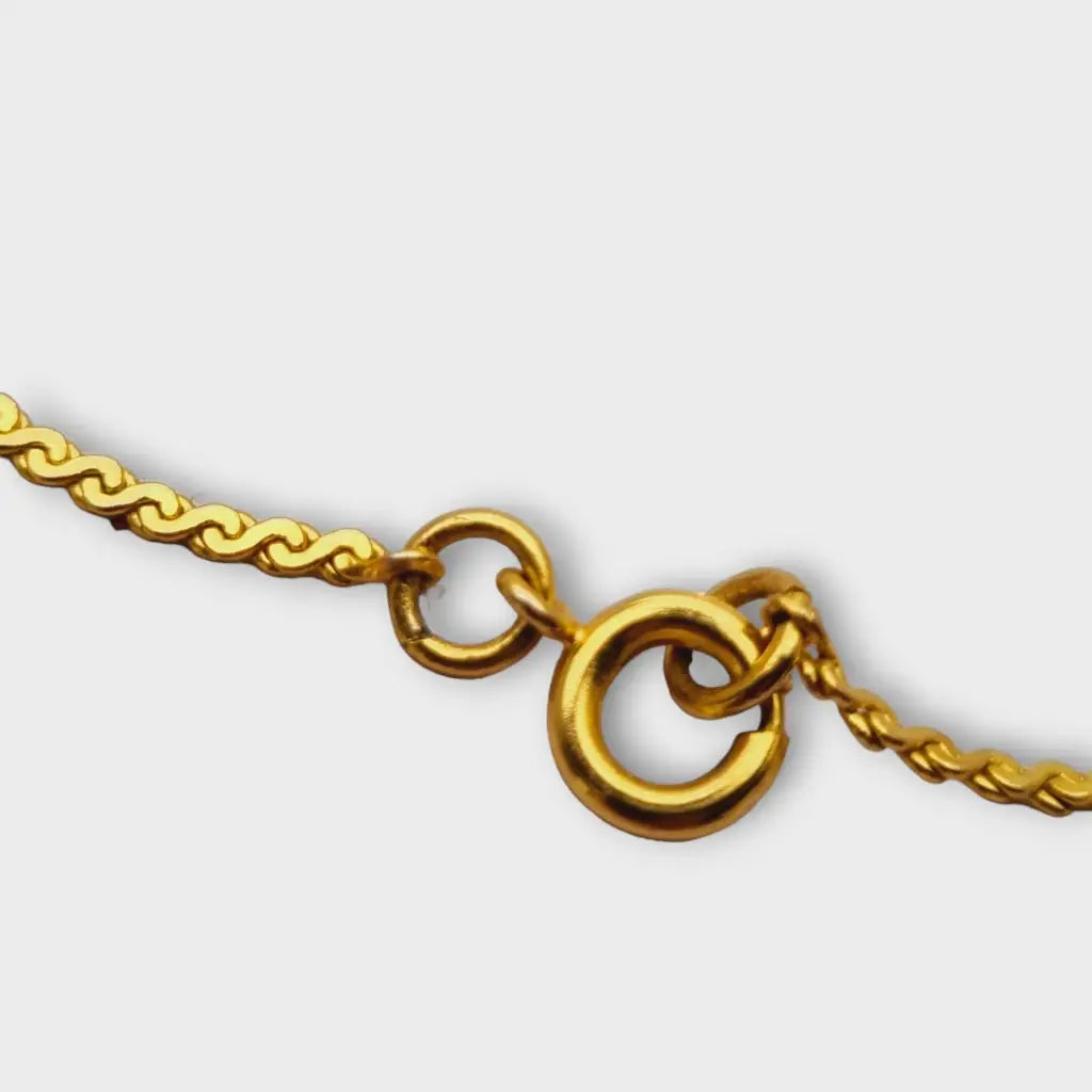 Collar dorado de joyería estilo renacimiento egipcio con placa esmaltada