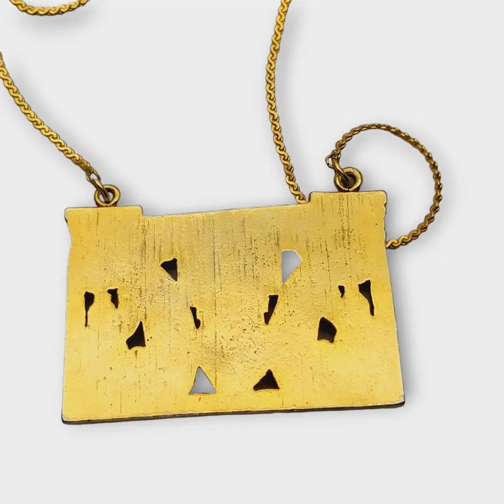 Collar dorado de joyería estilo renacimiento egipcio con placa esmaltada