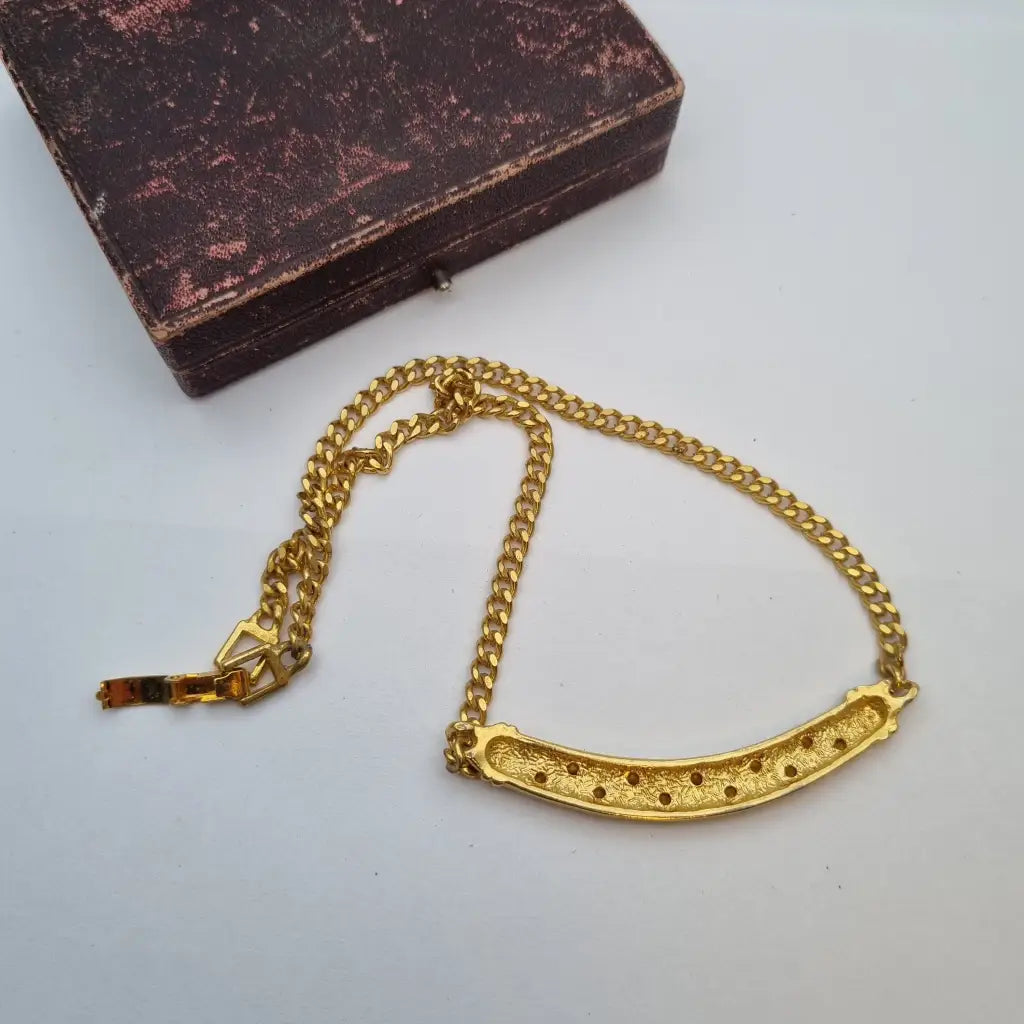 Collar de oro para mujer gargantilla con pedrería estilo años 80. Gargantilla