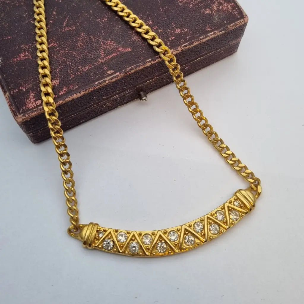 Collar de oro para mujer gargantilla con pedrería estilo años 80. Gargantilla