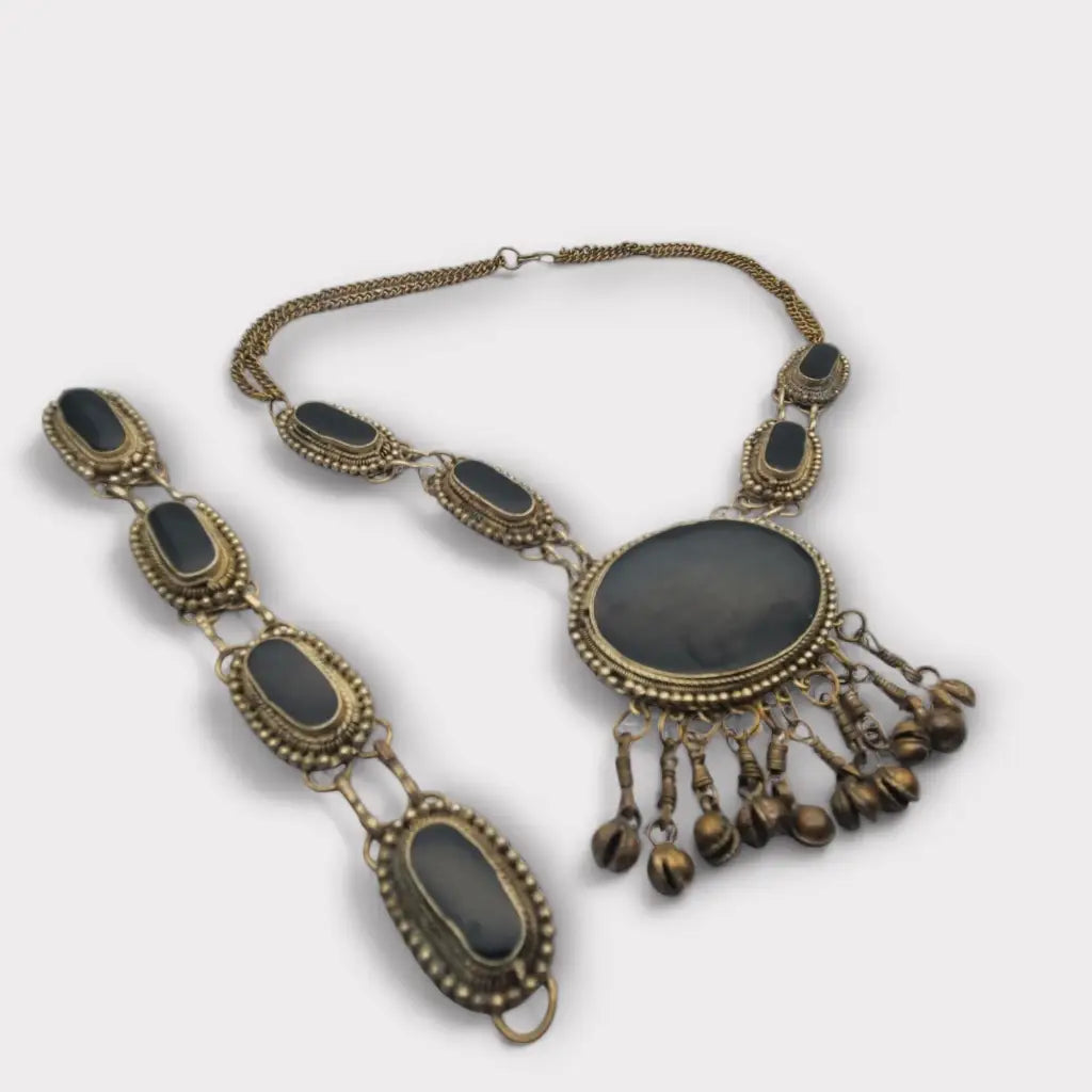 Conjunto de collar y pulsera metal étnico bohemio con detalles en negro