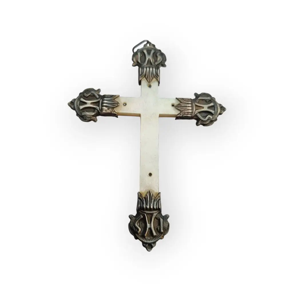 Crucifijo antiguo de nácar y plata con detalles religiosos en relieve regalos