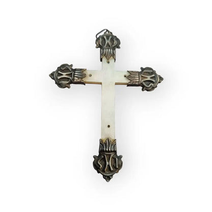 Crucifijo antiguo de nácar y plata con detalles religiosos en relieve regalos