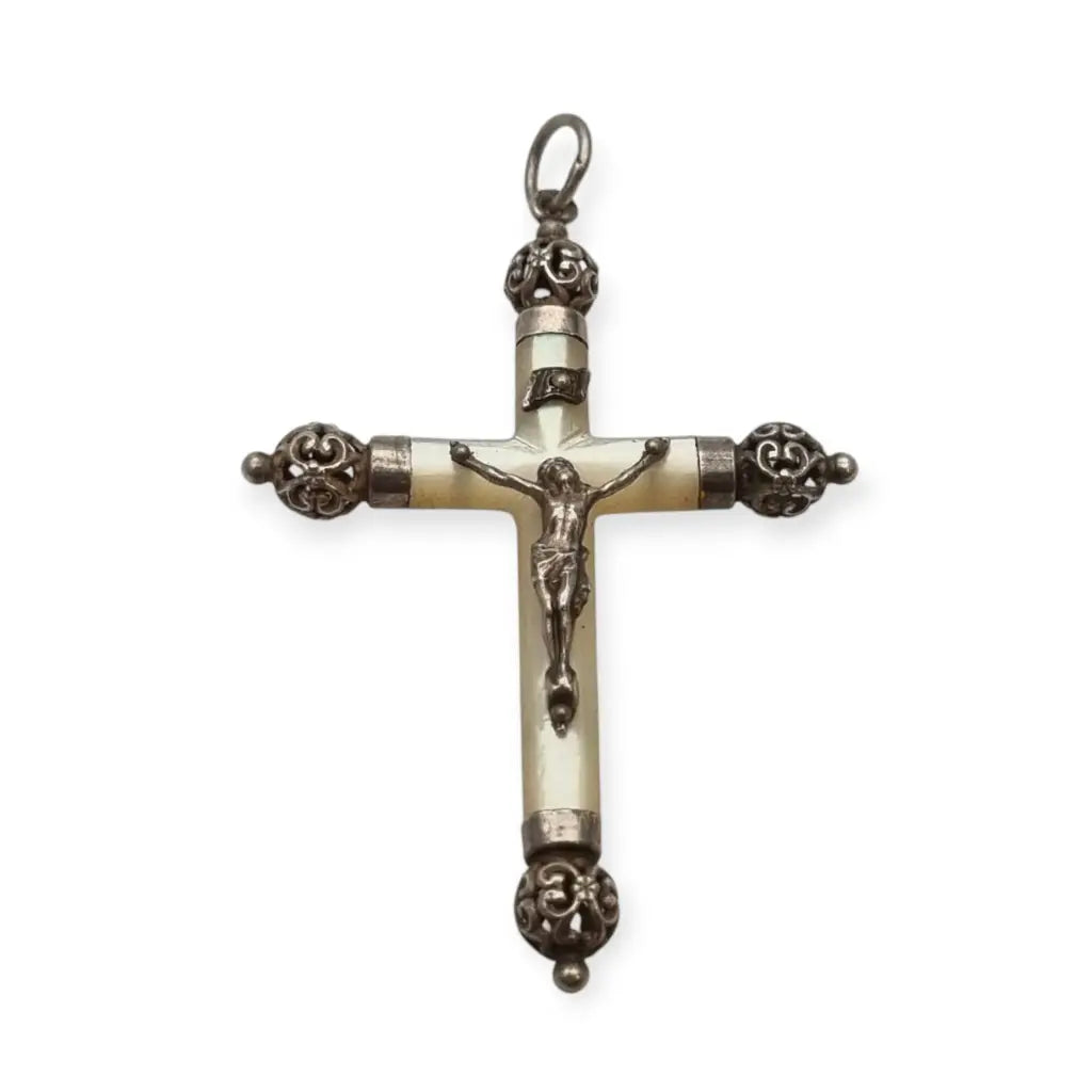 Crucifijo antiguo de nácar y plata diseño barroco filigrana Cristo