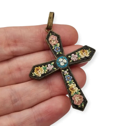 Cruz antigua de micromosaico floral en vidrio Colgante italiano Circa