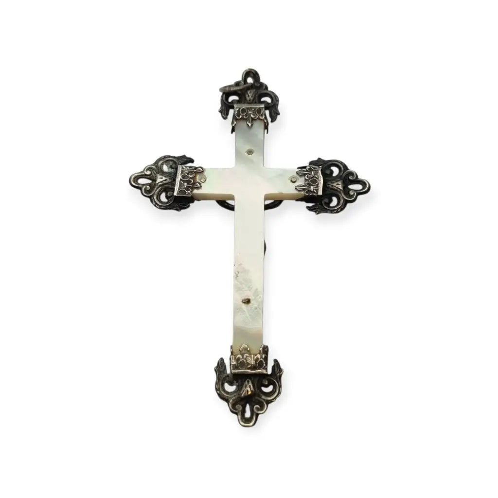 Cruz antigua de nácar con Cristo en relieve y adornos barrocos plata circa
