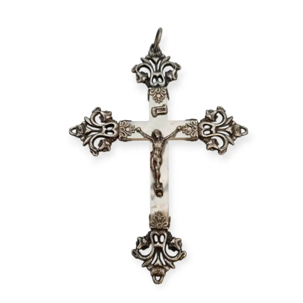 Cruz antigua de nácar y plata con Cristo estilo religioso Art Nouveau circa