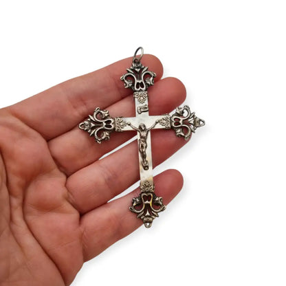 Cruz antigua de nácar y plata con Cristo estilo religioso Art Nouveau circa