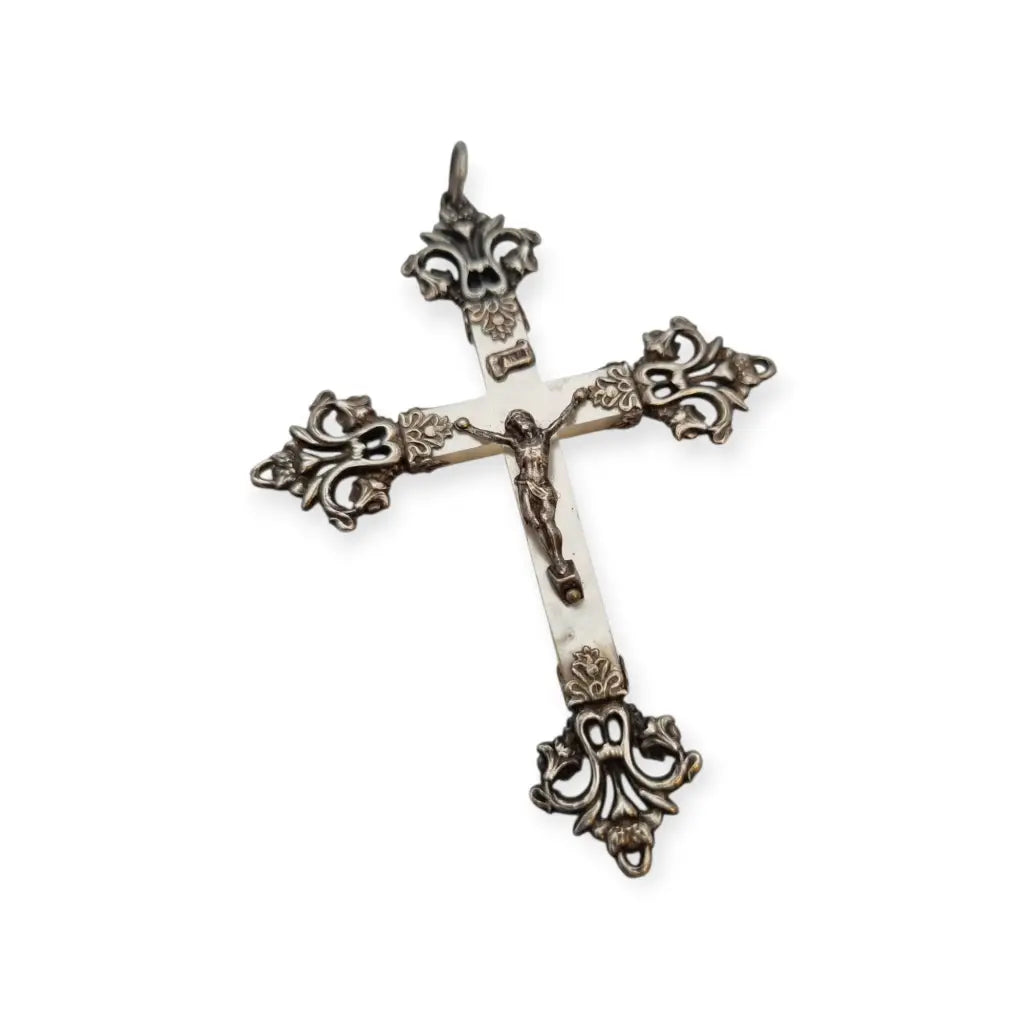 Cruz antigua de nácar y plata con Cristo estilo religioso Art Nouveau circa
